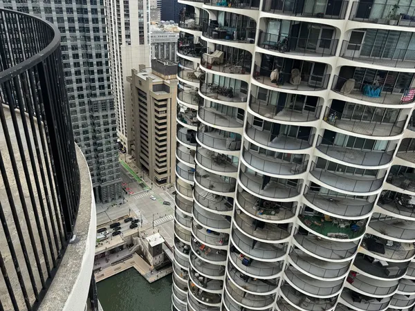 $2,100 | 300 North State Street, Unit 4725, Chicago, IL 60654