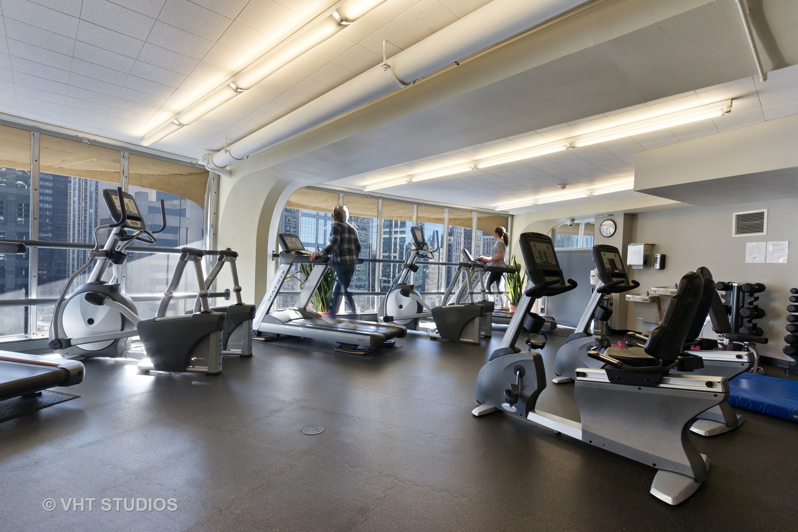 300 North State Street, Unit 4725 Chicago, IL 60654 - Photo 14 of 19 a view of a room with gym equipment