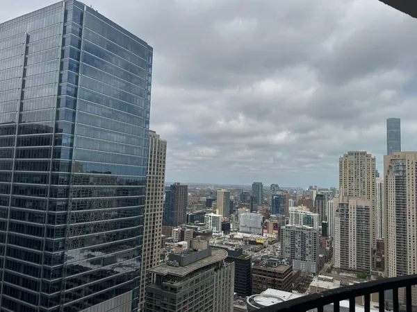 $2,100 | 300 North State Street, Unit 4725, Chicago, IL 60654