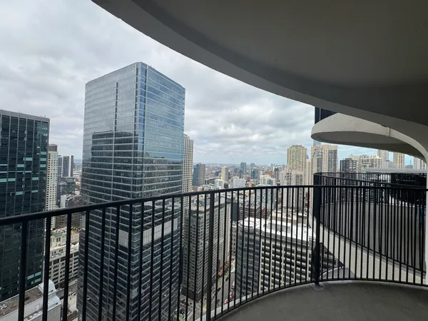 $2,100 | 300 North State Street, Unit 4725, Chicago, IL 60654