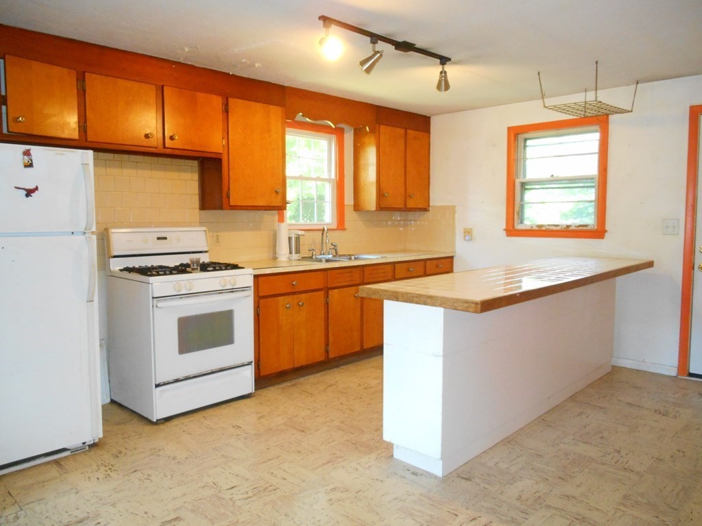 8 Proctor Street Worcester, MA 01606 - Photo 11 of 27 Gallery Image 11