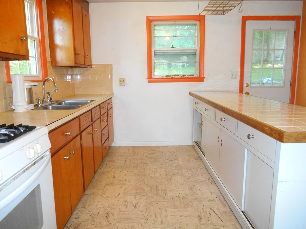 8 Proctor Street Worcester, MA 01606 - Photo 13 of 27 Gallery Image 13