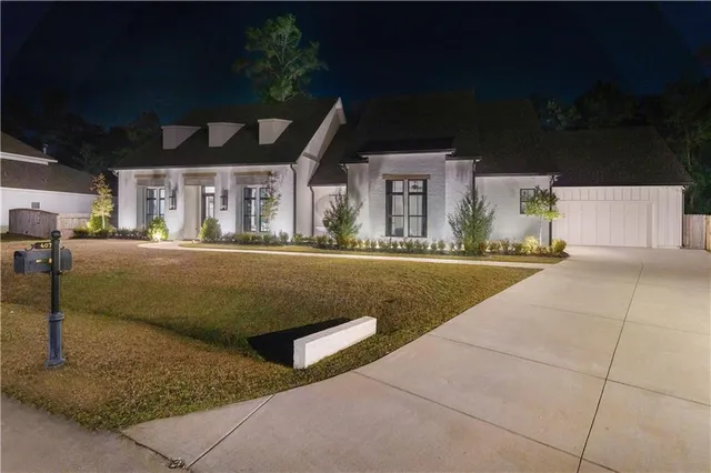 $999,000 | 407 Rue Charlotte, Covington, LA 70433