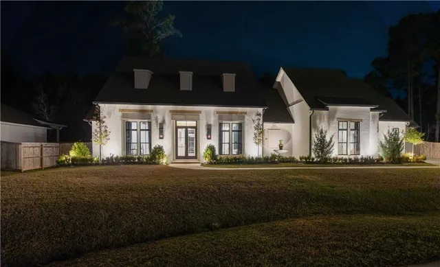 $999,000 | 407 Rue Charlotte, Covington, LA 70433