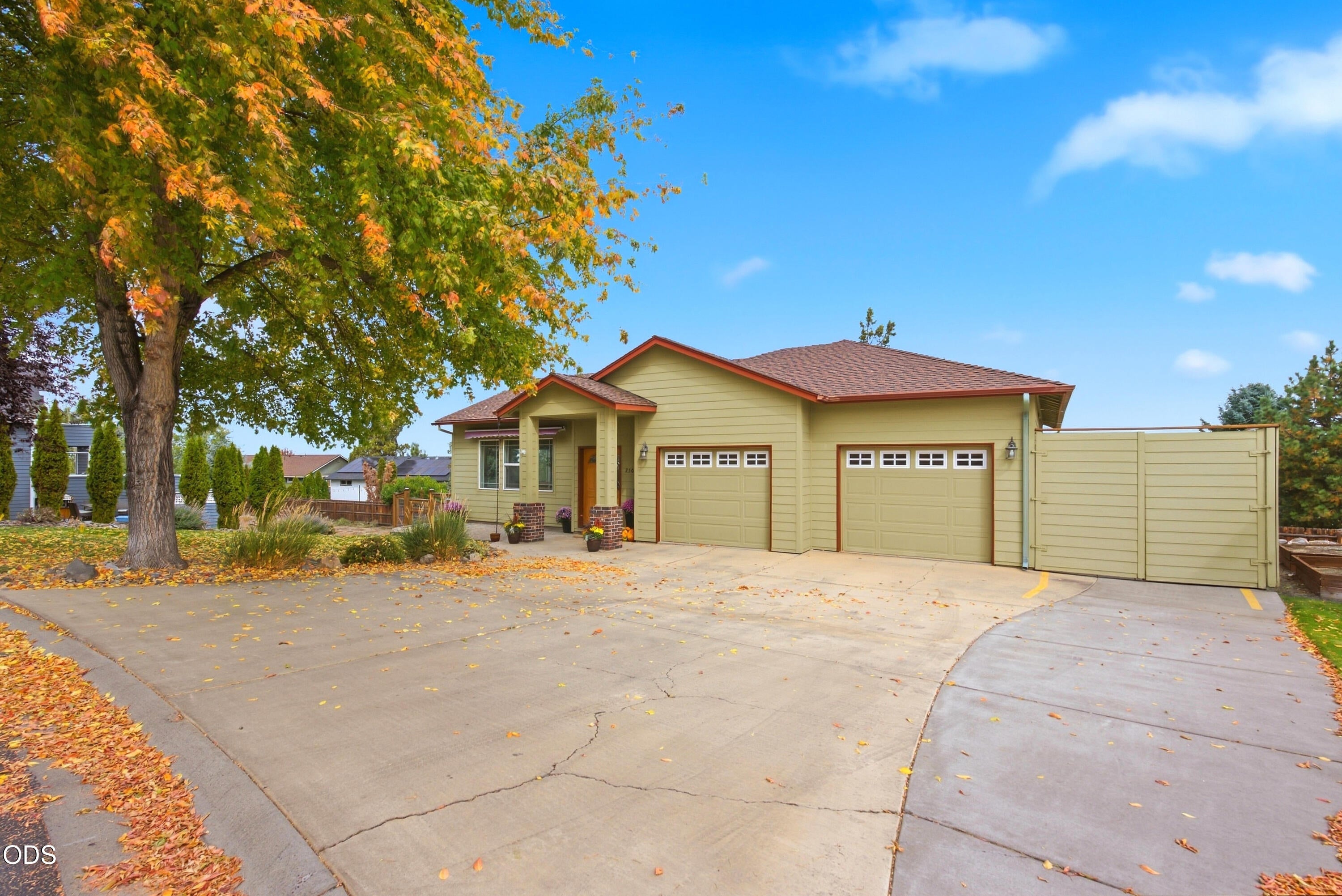 2504 Southwest 32nd Street Redmond, OR 97756 - Photo 2 of 36 Gallery Image 2