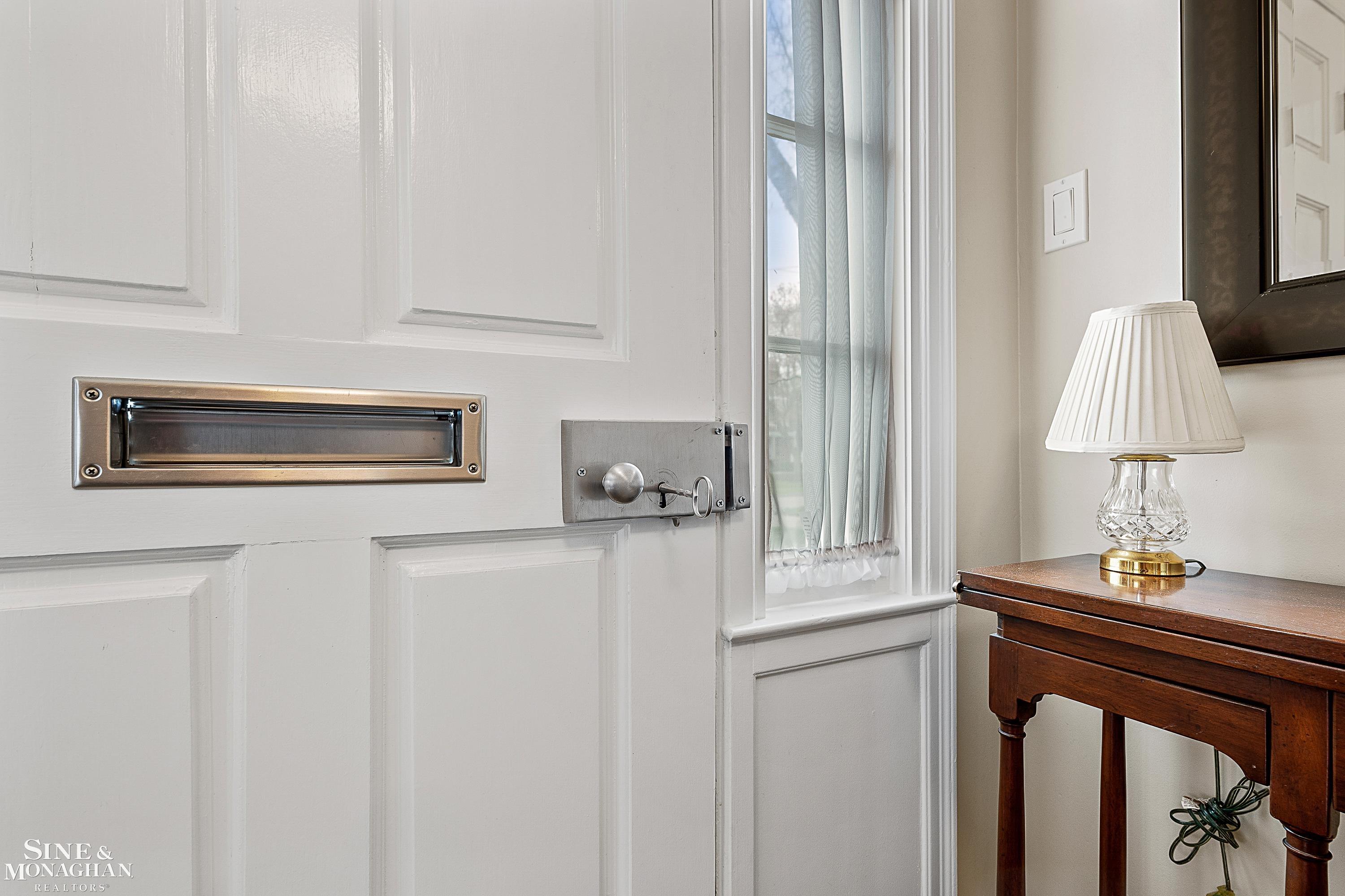 64 Hawthorne Road Grosse Pointe, MI 48236 - Photo 4 of 73 50139450-0990e781-d02e-4c4f-957b-3748ec42c1b8.JPG