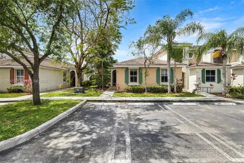 $305,000 | 990 Northeast 42nd Place, Homestead, FL 33033
