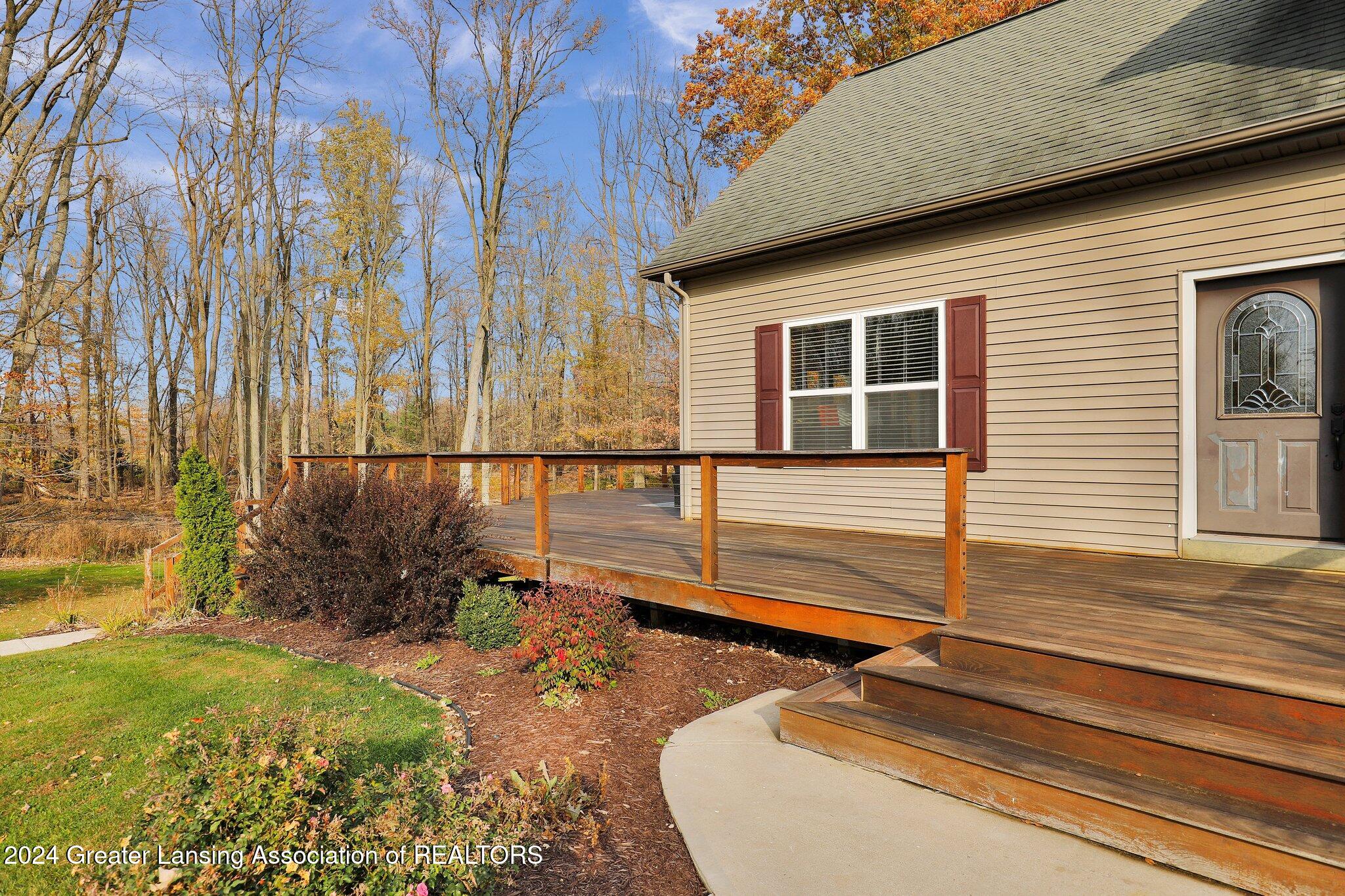 10232 Royston Road Grand Ledge, MI 48837 - Photo 7 of 65 17-web-or-mls-Open Ended Media-17