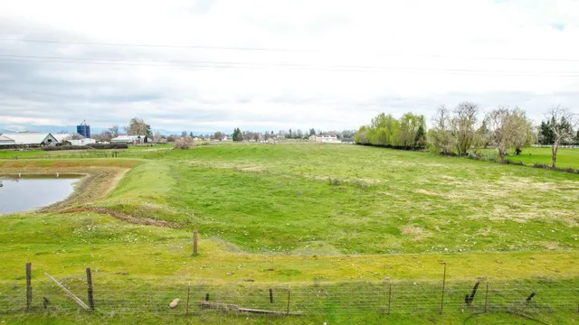 a view of an ocean view