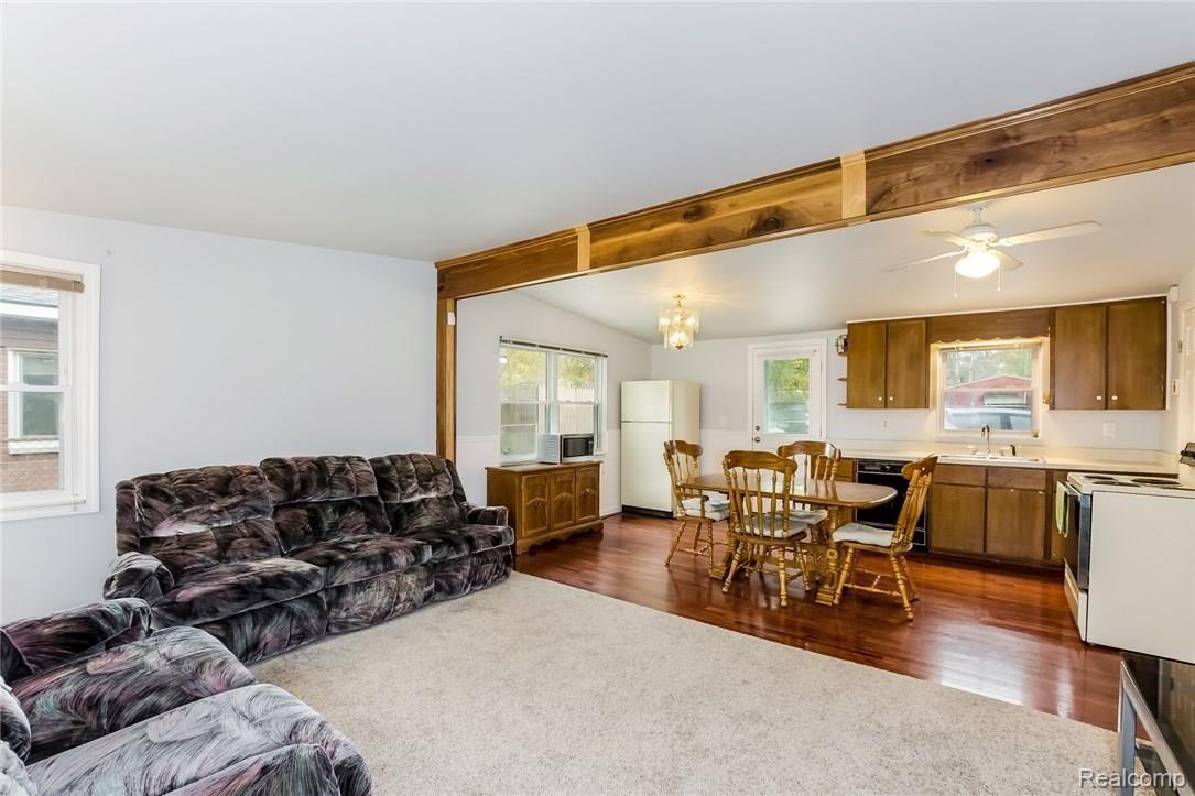 43043 Riggs Road Belleville, MI 48111 - Photo 4 of 32 005-Living_Room-4978868-medium.jpg