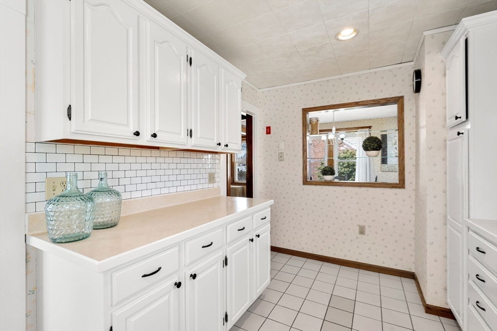 96 Spring Street Stoneham, MA 02180 - Photo 5 of 34 Gallery Image 5
