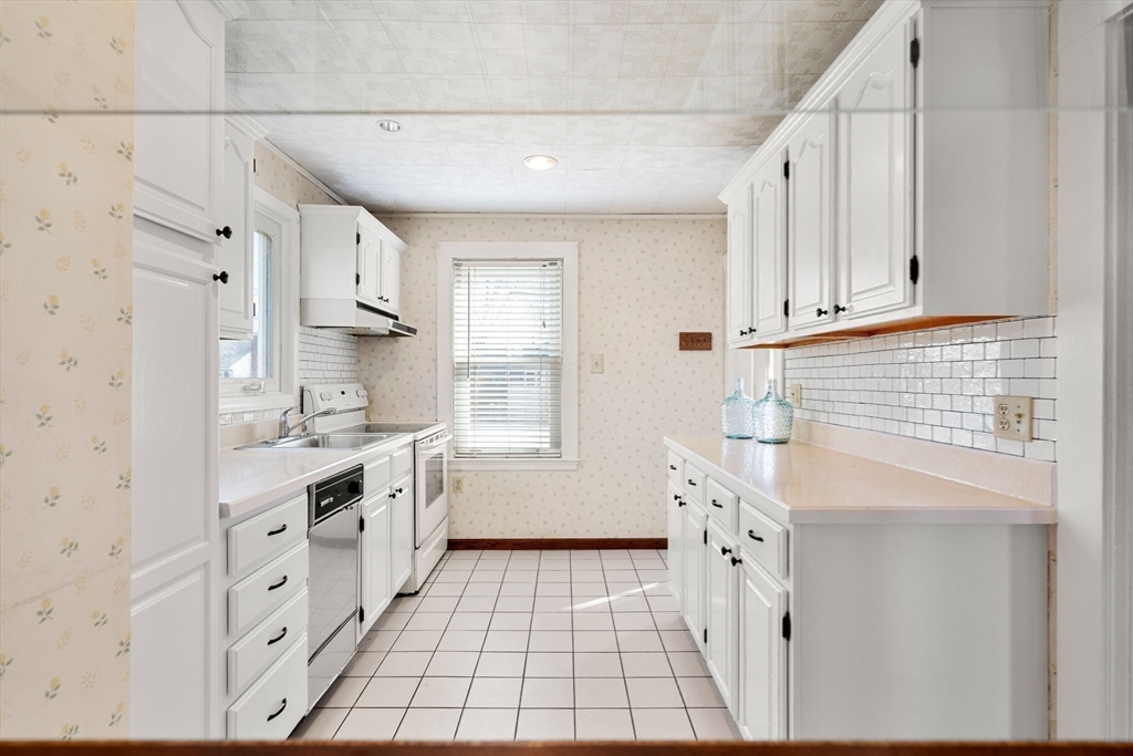 96 Spring Street Stoneham, MA 02180 - Photo 6 of 34 Gallery Image 6