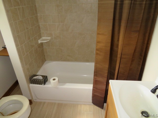12700 Nash Road Chesterfield, VA 23838 - Photo 17 of 50 a bathroom with a tub a sink and a toilet