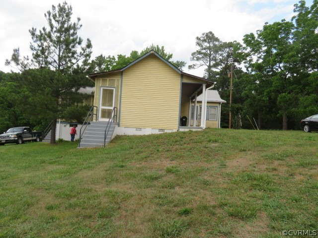 12700 Nash Road Chesterfield, VA 23838 - Photo 24 of 50 a backyard of a house with table and chairs