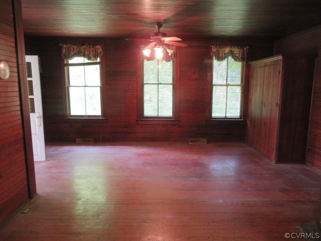 12700 Nash Road Chesterfield, VA 23838 - Photo 38 of 50 a view of an empty room with a window
