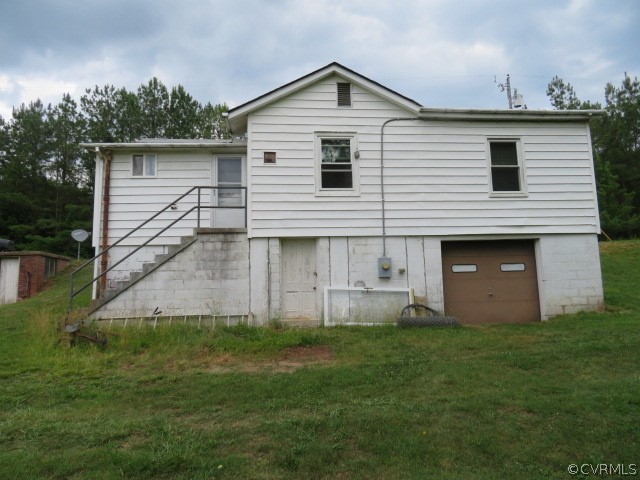 12700 Nash Road Chesterfield, VA 23838 - Photo 4 of 50 a front view of a house with a garden and yard