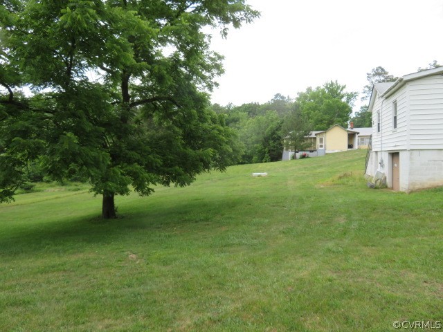 12700 Nash Road Chesterfield, VA 23838 - Photo 7 of 50 a big yard with lots of green space and plants