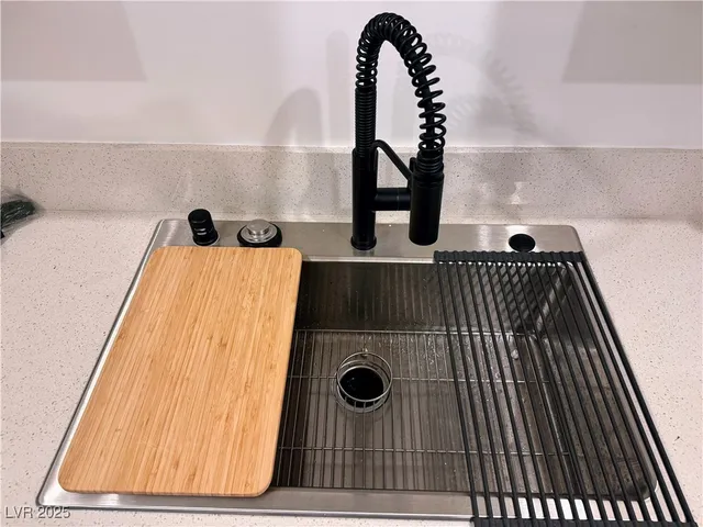 $1,500 | 350 East Desert Inn Road, Unit D102, Las Vegas, NV 89109