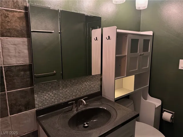 $1,500 | 350 East Desert Inn Road, Unit D102, Las Vegas, NV 89109