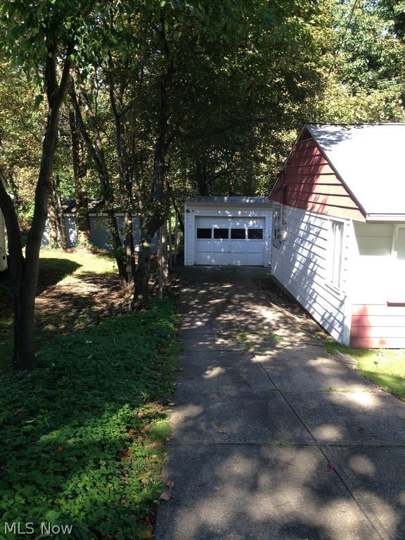 1920 Rookwood Road Cleveland, OH 44112 - Photo 2 of 21