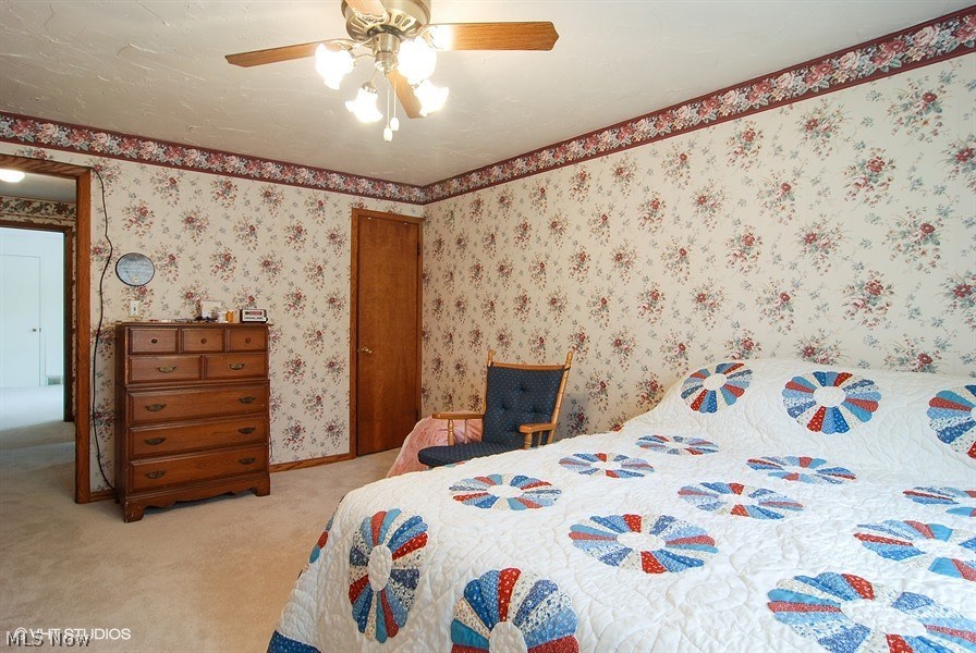 2441 Burnham Road Akron, OH 44333 - Photo 15 of 25 Nice size bedroom !