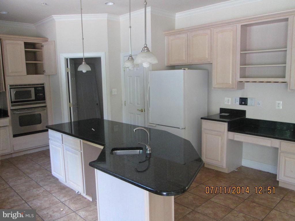 11340 Cross Rd Trail Brandywine, MD 20613 - Photo 6 of 25 Kitchen