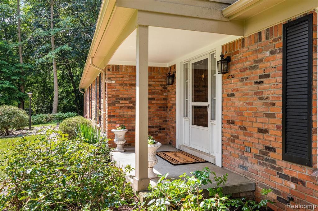 2504 New England Drive Rochester Hills, MI 48309 - Photo 21 of 47