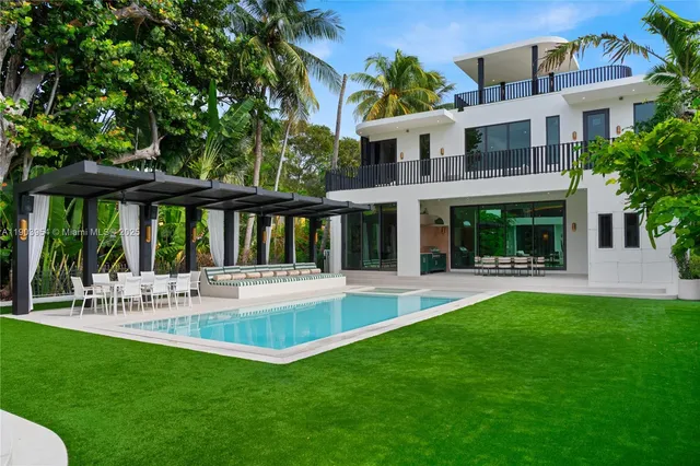 $26,500,000 | 2053 North Bay Road, Miami Beach, FL 33140