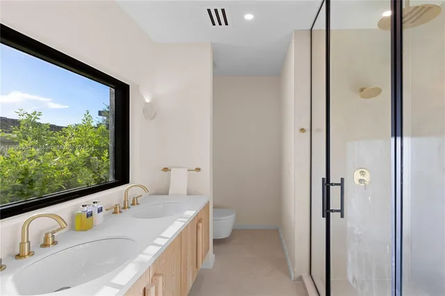 $26,500,000 | 2053 North Bay Road, Miami Beach, FL 33140