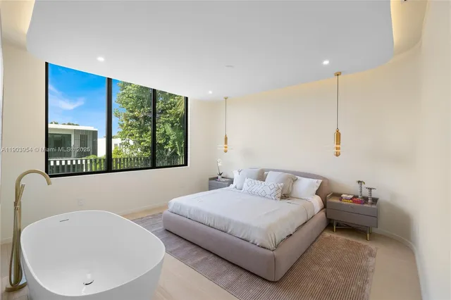 $26,500,000 | 2053 North Bay Road, Miami Beach, FL 33140