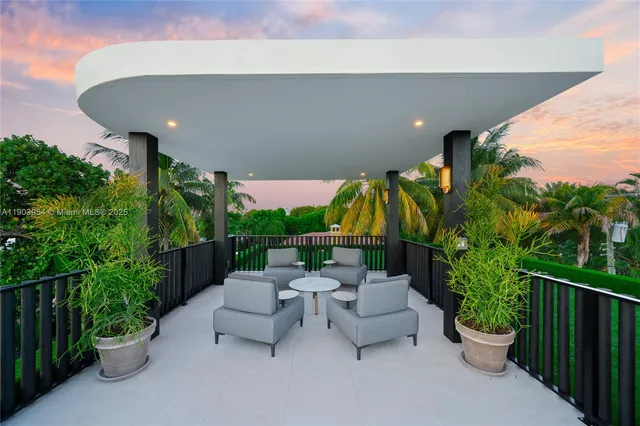 $26,500,000 | 2053 North Bay Road, Miami Beach, FL 33140