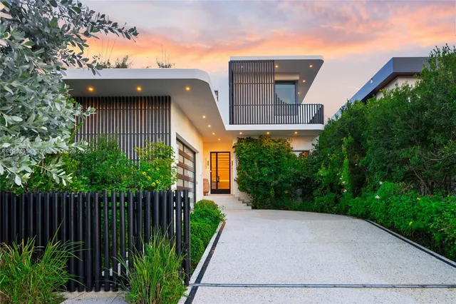 $26,500,000 | 2053 North Bay Road, Miami Beach, FL 33140