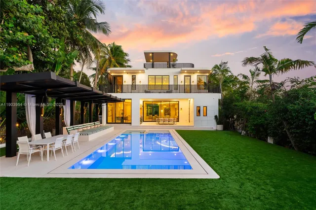 $26,500,000 | 2053 North Bay Road, Miami Beach, FL 33140