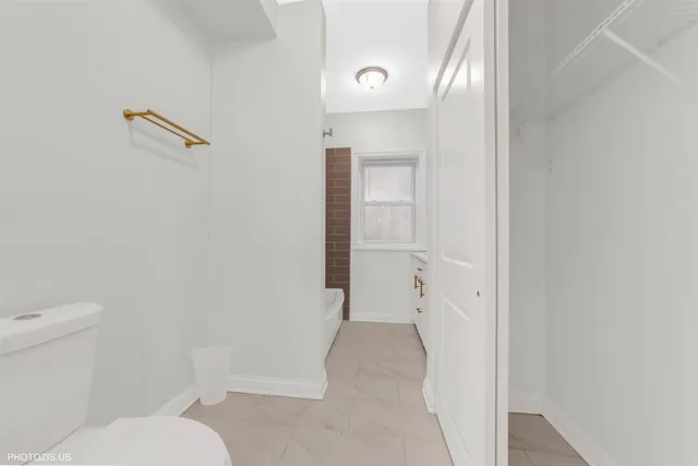 $2,600 | 6711 South Paxton Avenue, Unit 1, Chicago, IL 60649