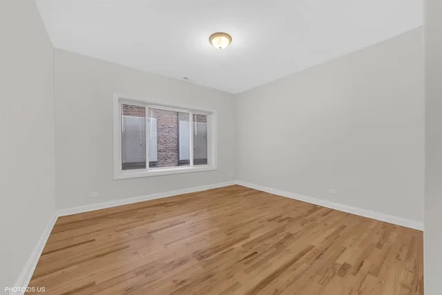 $2,600 | 6711 South Paxton Avenue, Unit 1, Chicago, IL 60649