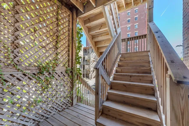 $2,600 | 6711 South Paxton Avenue, Unit 1, Chicago, IL 60649