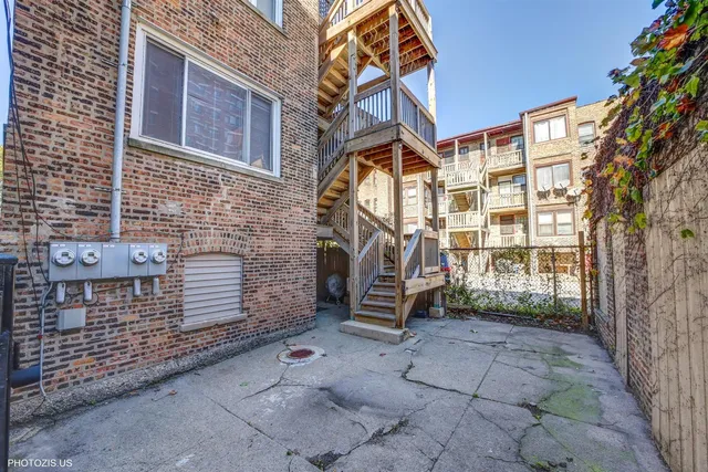 $2,600 | 6711 South Paxton Avenue, Unit 1, Chicago, IL 60649
