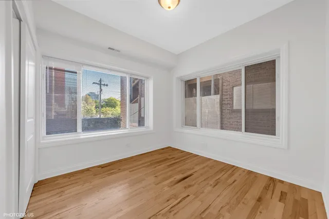 $2,600 | 6711 South Paxton Avenue, Unit 1, Chicago, IL 60649