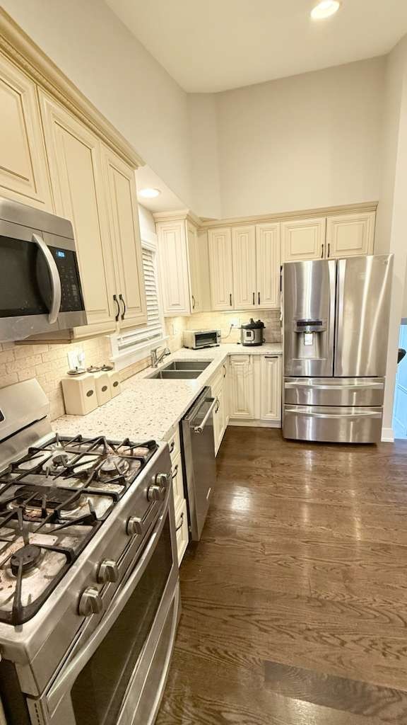 7020 West Wright Terrace Niles, IL 60714 - Photo 9 of 25