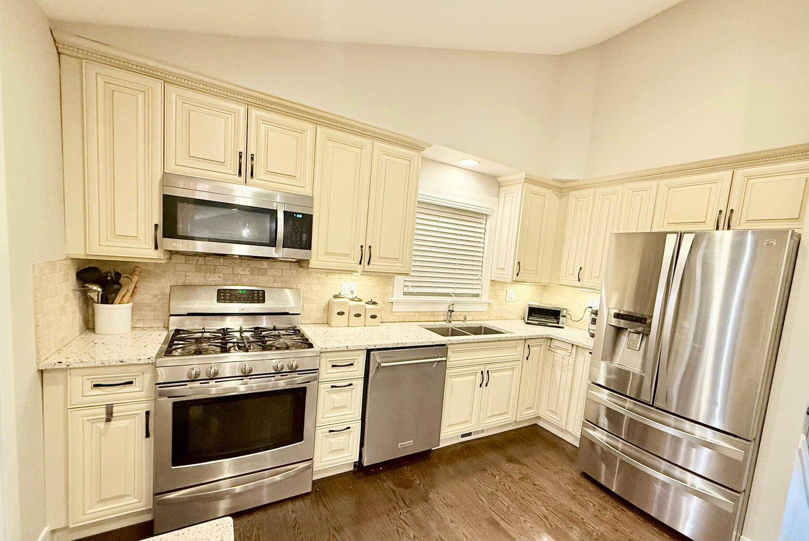 7020 West Wright Terrace Niles, IL 60714 - Photo 10 of 25