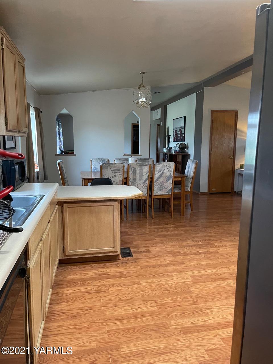 2162 Sheller Road Sunnyside, WA 98944 - Photo 5 of 16 a living room with stainless steel appliances kitchen island granite countertop a sink and cabinets