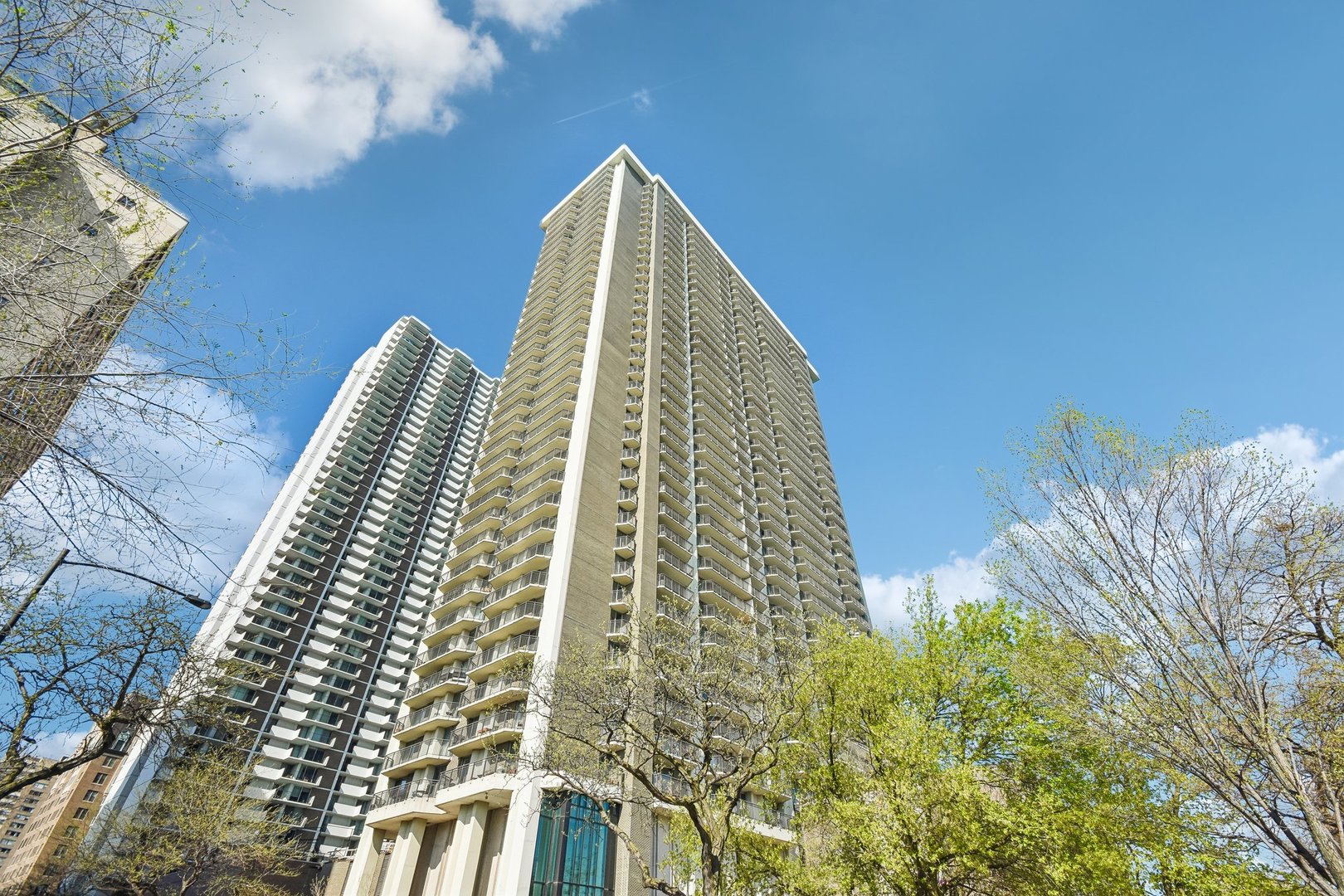 6007 North Sheridan Road, Unit 29F Chicago, IL 60660 - Photo 1 of 19 a view of a large window