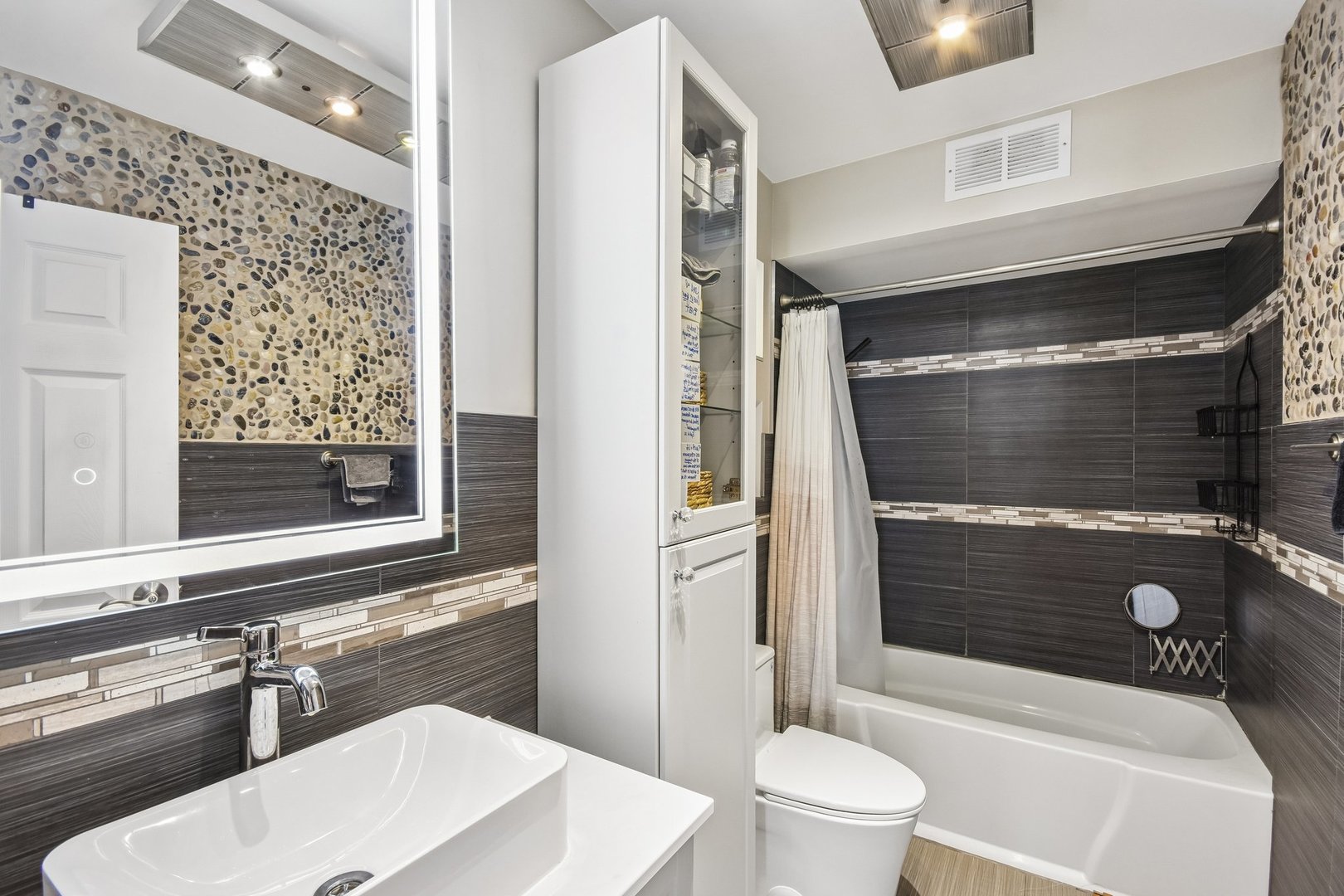 6007 North Sheridan Road, Unit 29F Chicago, IL 60660 - Photo 15 of 19 a bathroom with a sink a toilet and shower
