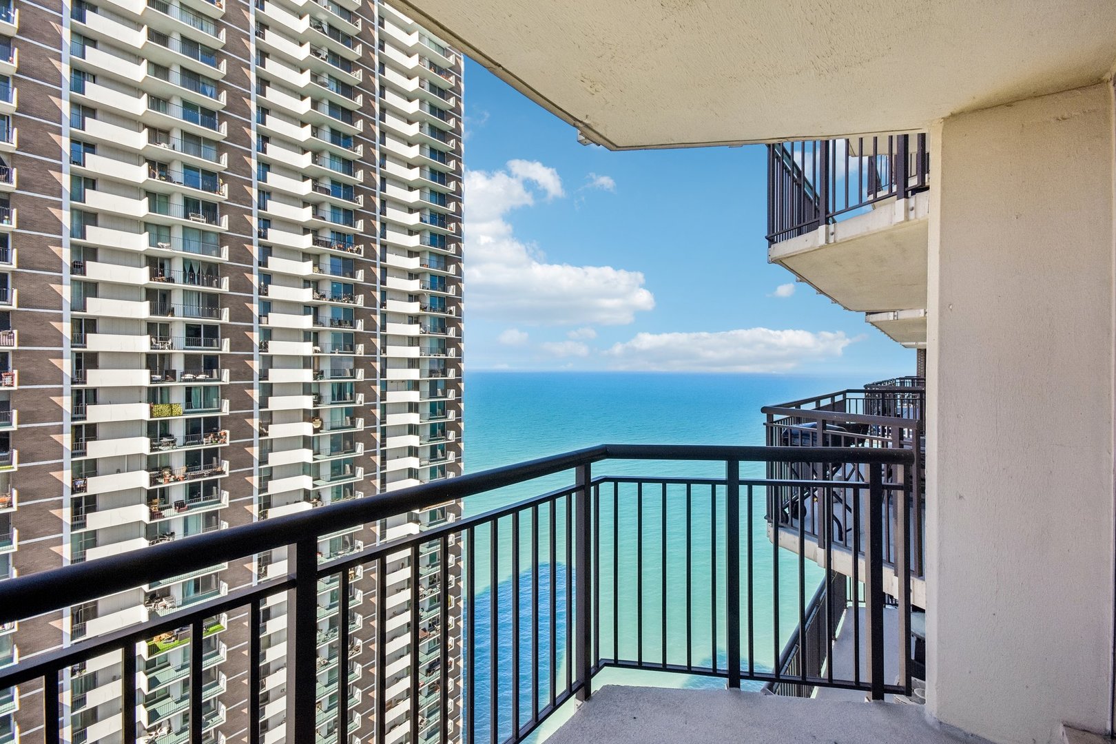 6007 North Sheridan Road, Unit 29F Chicago, IL 60660 - Photo 16 of 19 a view of balcony