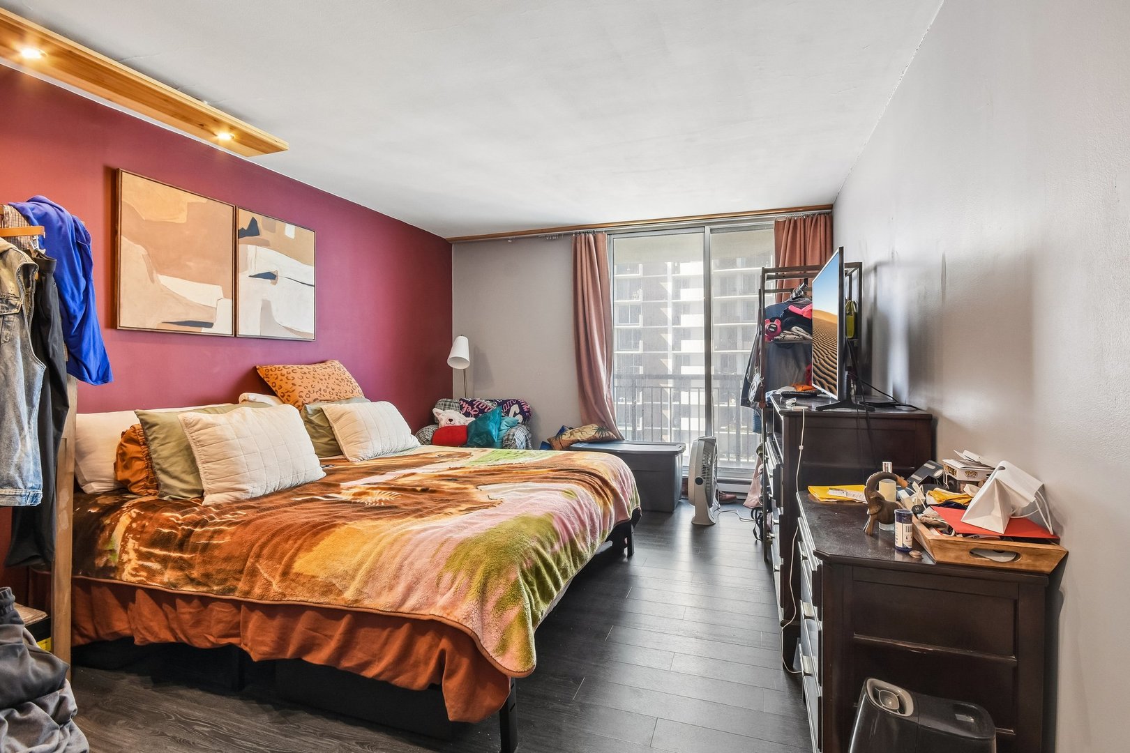 6007 North Sheridan Road, Unit 29F Chicago, IL 60660 - Photo 10 of 19 a bedroom with bed and wooden floor
