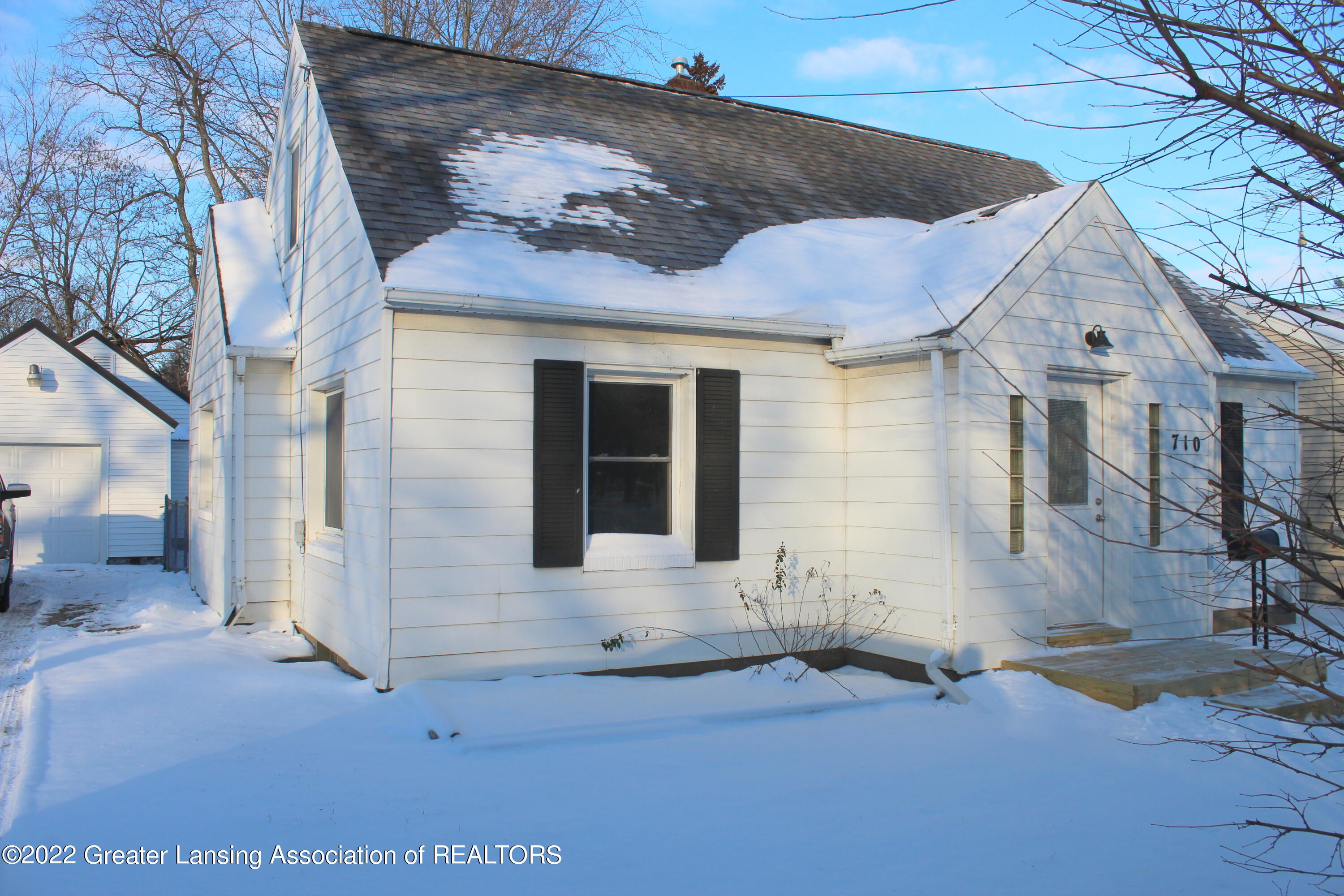710 South Cochran Road Charlotte, MI 48813 - Photo 2 of 33 2