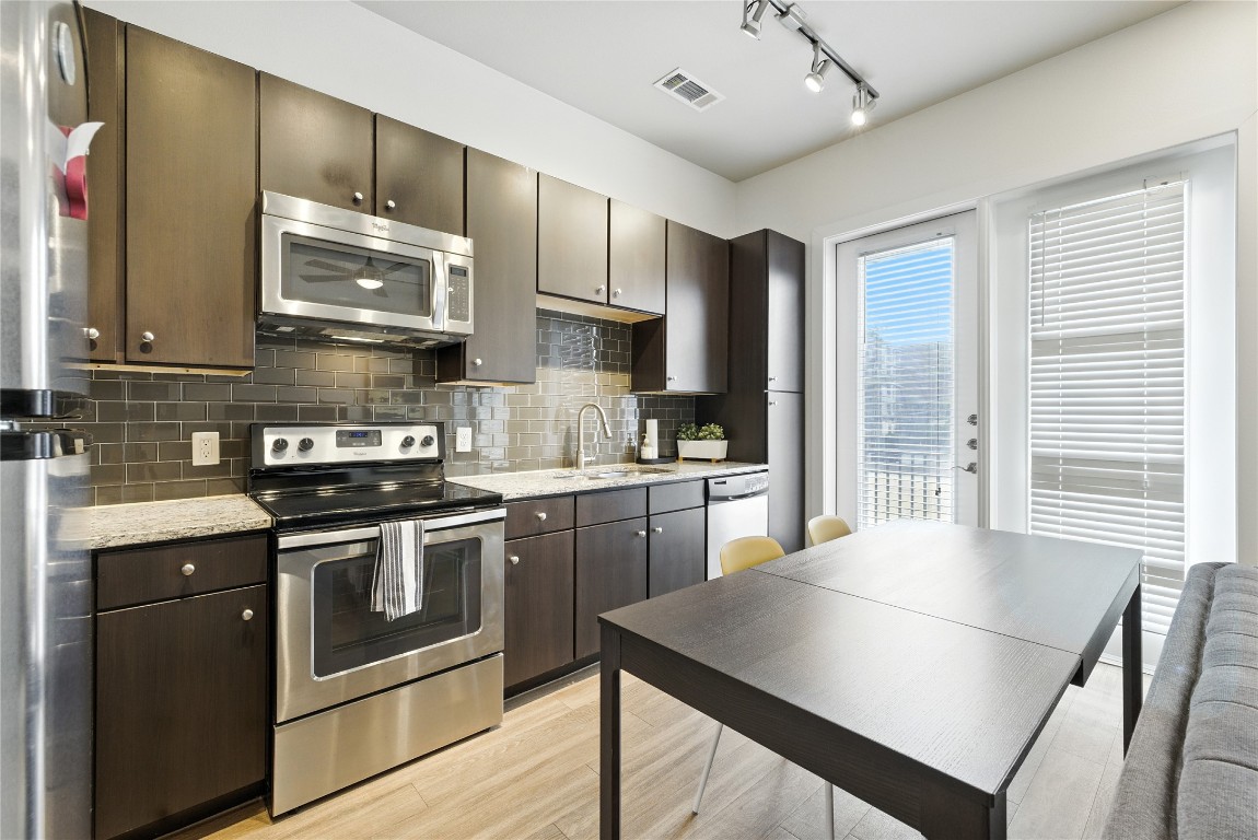 1900 Barton Springs Road, Unit 2003 Austin, TX 78704 - Photo 6 of 20 Stainless steel appliances