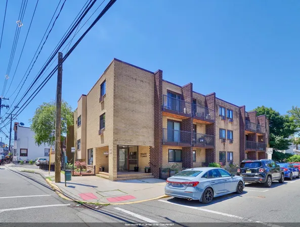 $289,000 | 7117 Park Avenue, Unit B5, North Bergen, NJ 07047