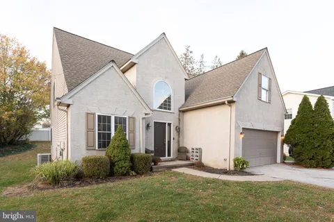a view of a house with a yard and plants