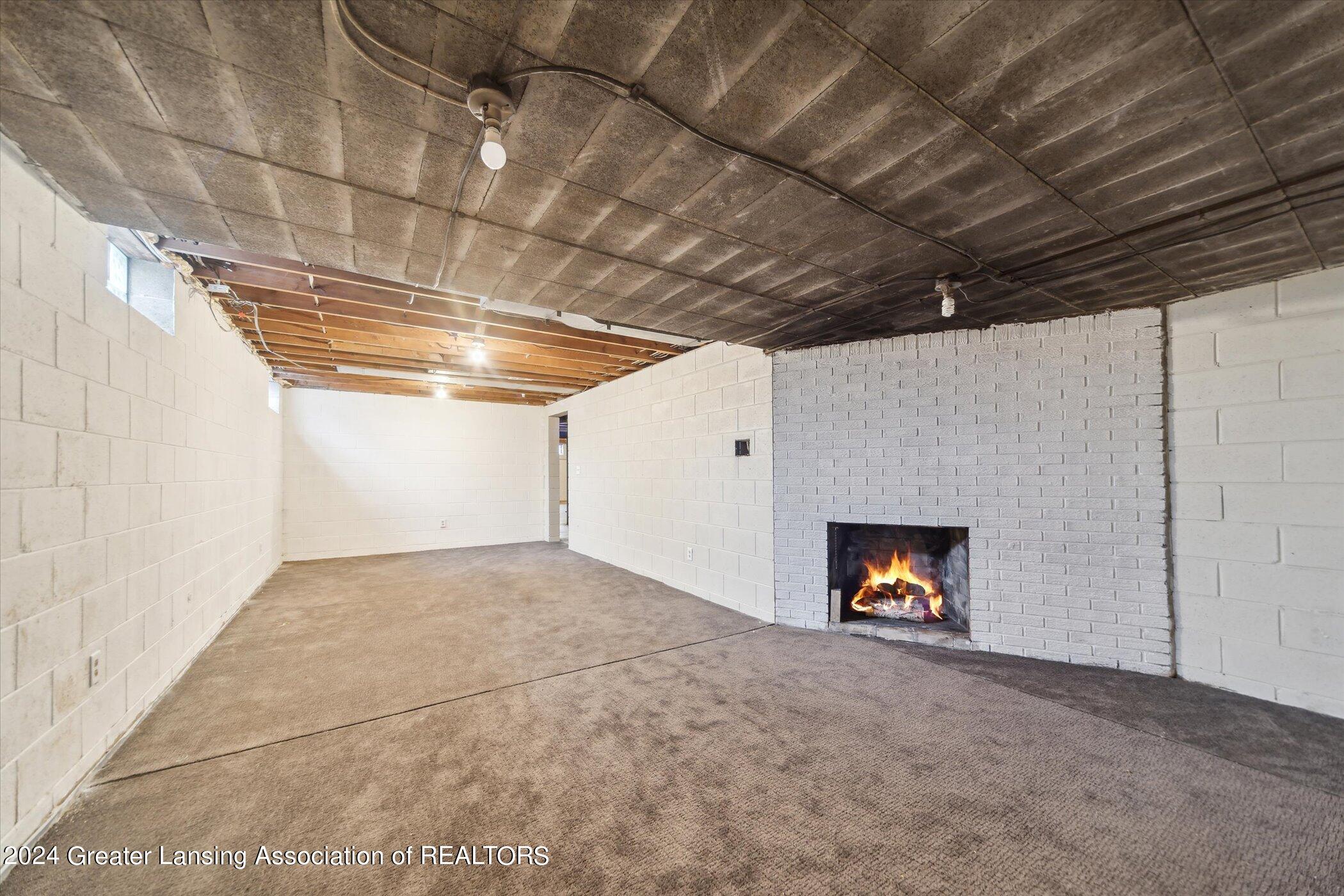 3910 Barton Road Lansing, MI 48917 - Photo 37 of 42 38-3910-Barton-Rd-Lansing-MI-48917-Windo